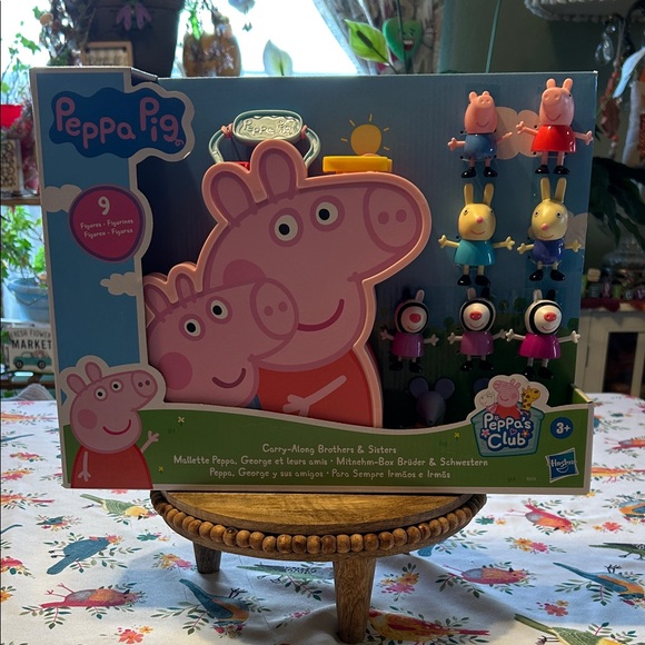 Hasbro Other - Peppa Pig Carry-Along Brothers and Sisters 9 Figures & Carrying Case New Ages 3+